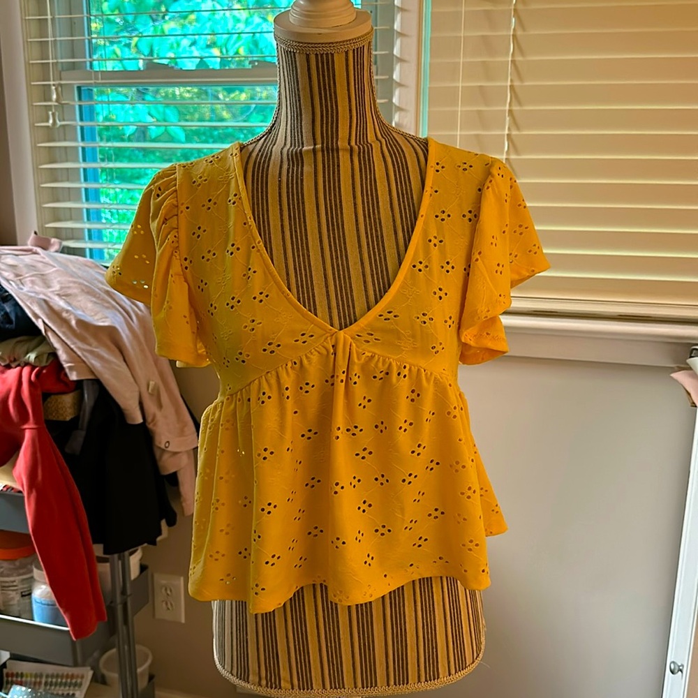Cute yellow eyelet top
